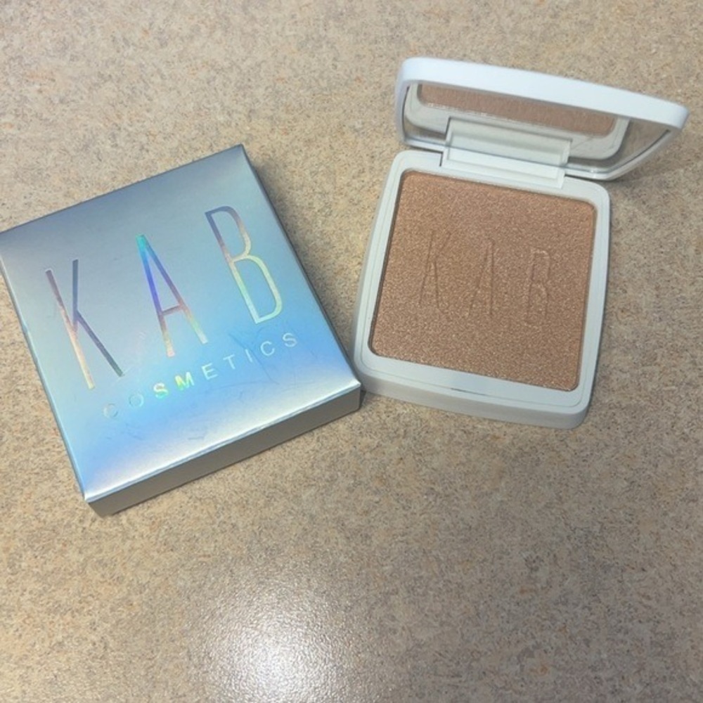 KAB Cosmetics Bronzed Babe Glow Powder Highlighter Shimmer Makeup New In Box